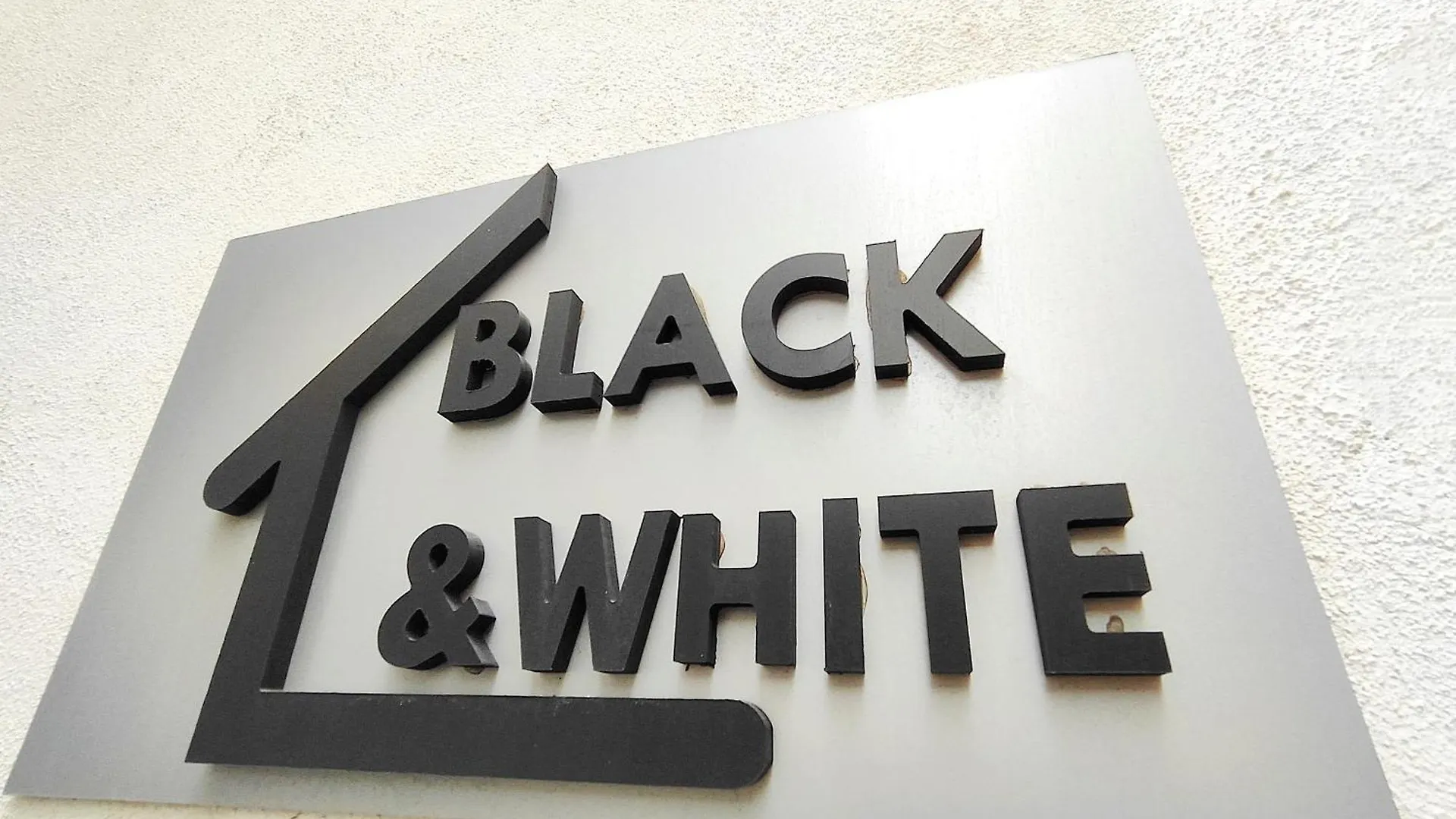 Black & White 卡塔尼亚 0*,
